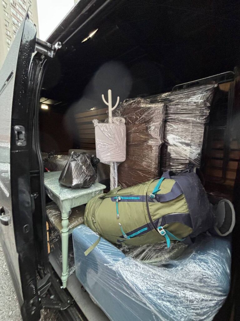 Перевезення особистих речей та меблів по Києву